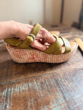 Born Olive Green Leather Wedge Sandals with Buckle